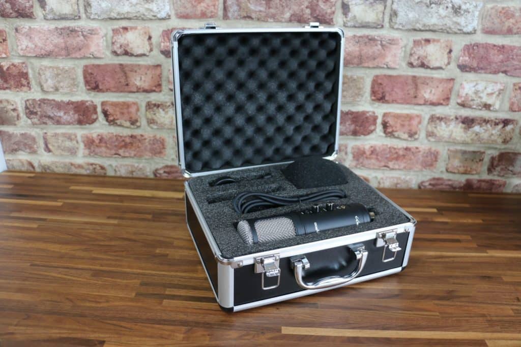 Genesis Radium 600 in its aluminum flight case