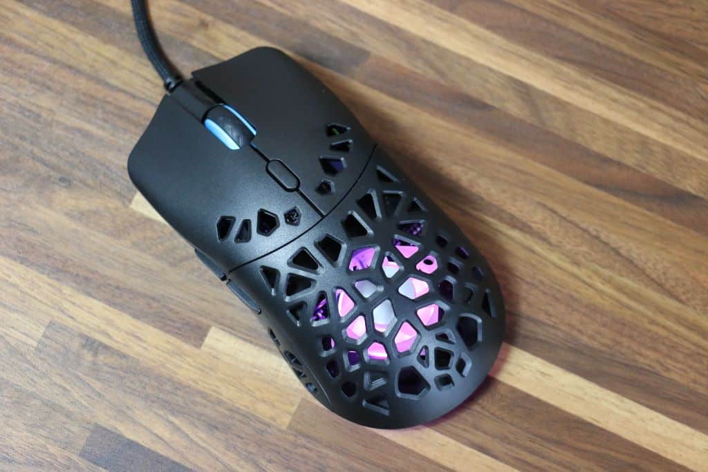 Zephyr Pro mouse with built-in fan review