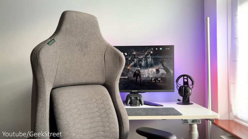 Black & White Themed Gaming/Productivity Setup chair
