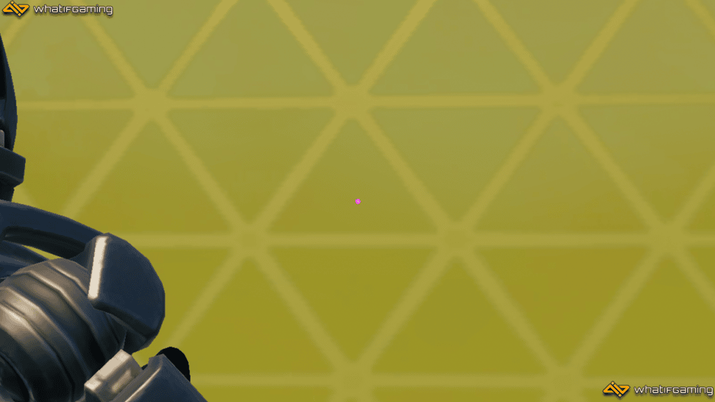 Showing off The Old Reliable Dot custom crosshair in Fortnite.