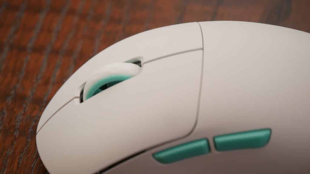 Xtrfy M8 Wireless Mouse Close