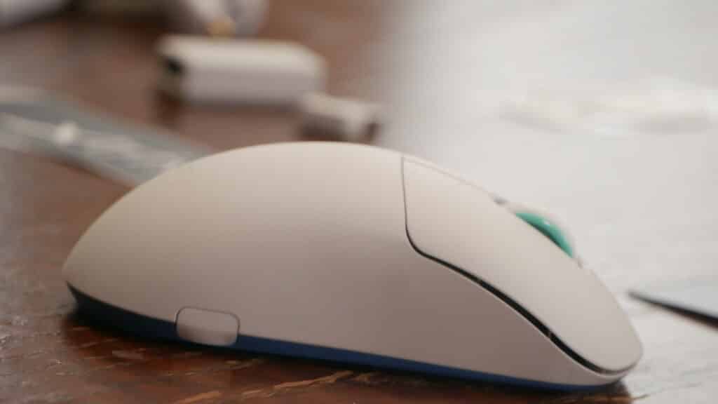 Xtrfy M8 Wireless Mouse side angle