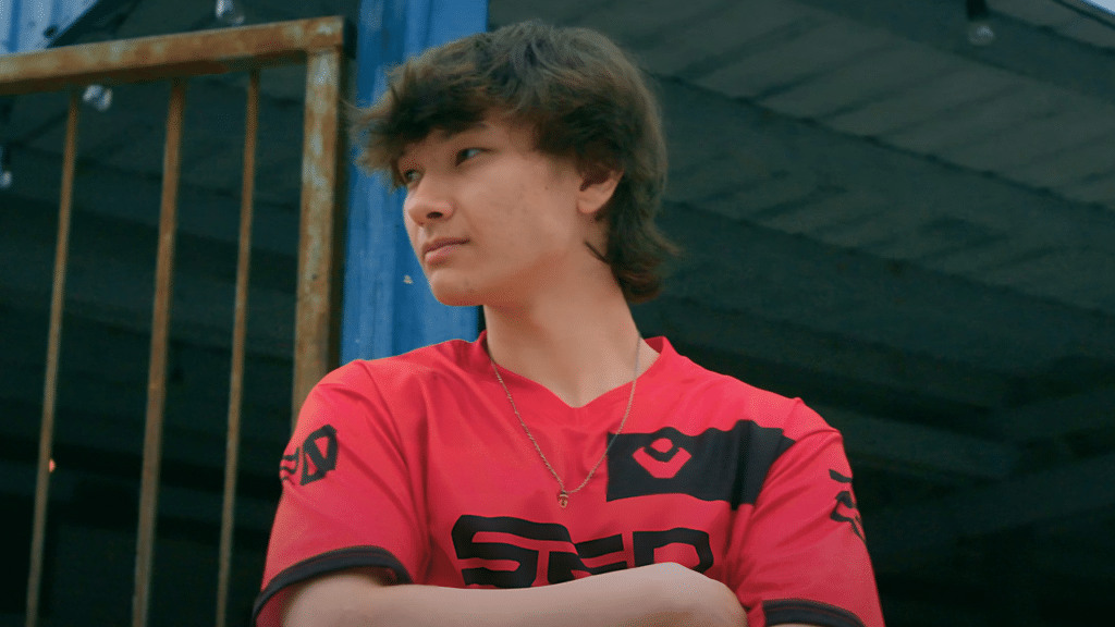 Sinatraa posing for Sentinels.