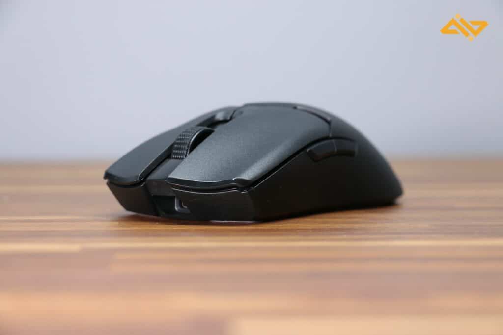 Razer Viper V2 Pro buttons close