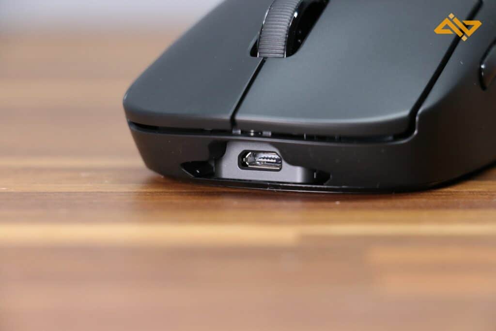 G Pro Wireless close on charging port.