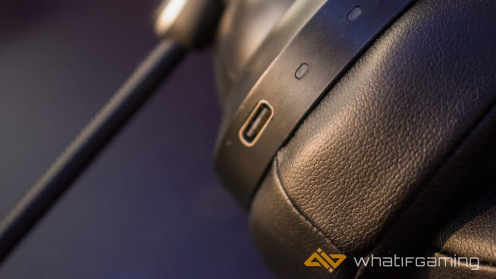 Image shows the Acezone A-Spire headset review - USB C port