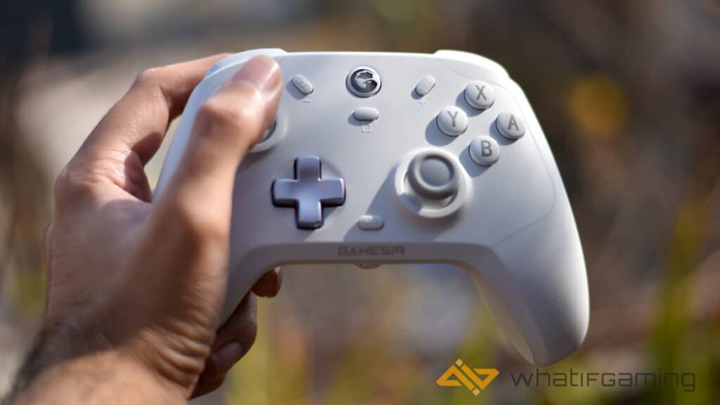 Image shows the Gamesir Cyclone T4 in hand