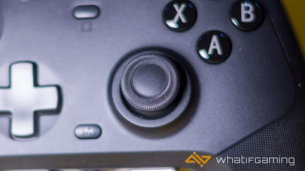 Image shows the M button on the Gamesir Cyclone T4 Pro Review